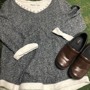 Chico’s casual v-neck pullover
